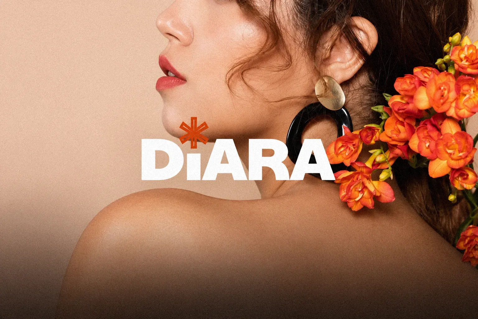 Diara: شعار Diara فوق صورة امرأة بقرط ذهبي وزهور برتقالية